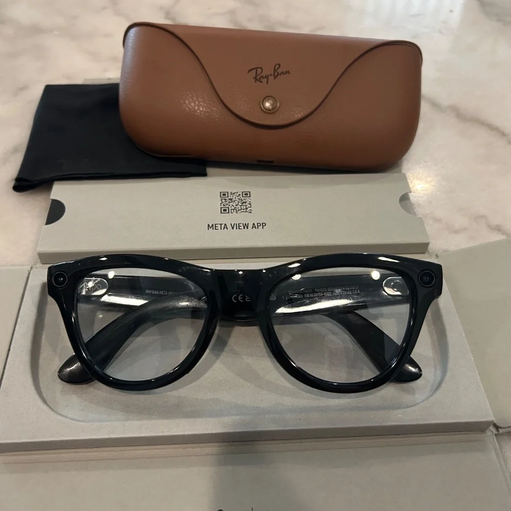 Ray-Ban Skyler Black Shiny Transitions